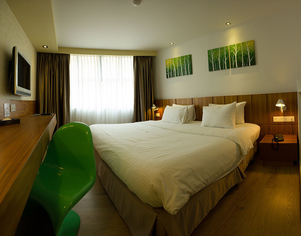 French Hotel Ίπο Εξωτερικό φωτογραφία